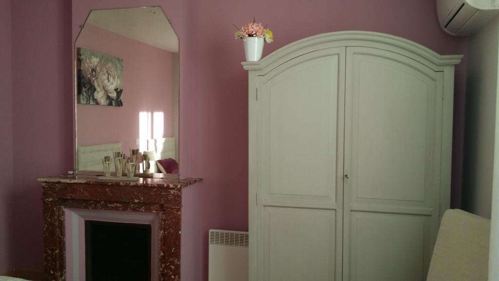 Les Portes Du Soleil Bed and Breakfast Capestang Habitación foto