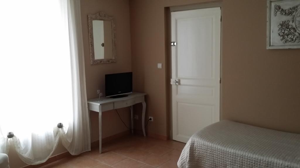 Les Portes Du Soleil Bed and Breakfast Capestang Exterior foto