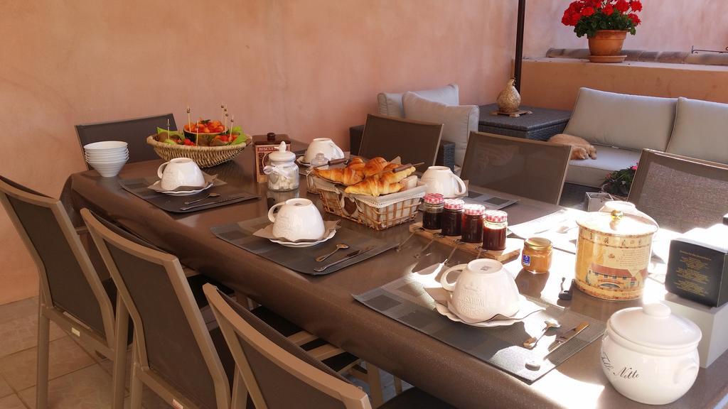 Les Portes Du Soleil Bed and Breakfast Capestang Exterior foto